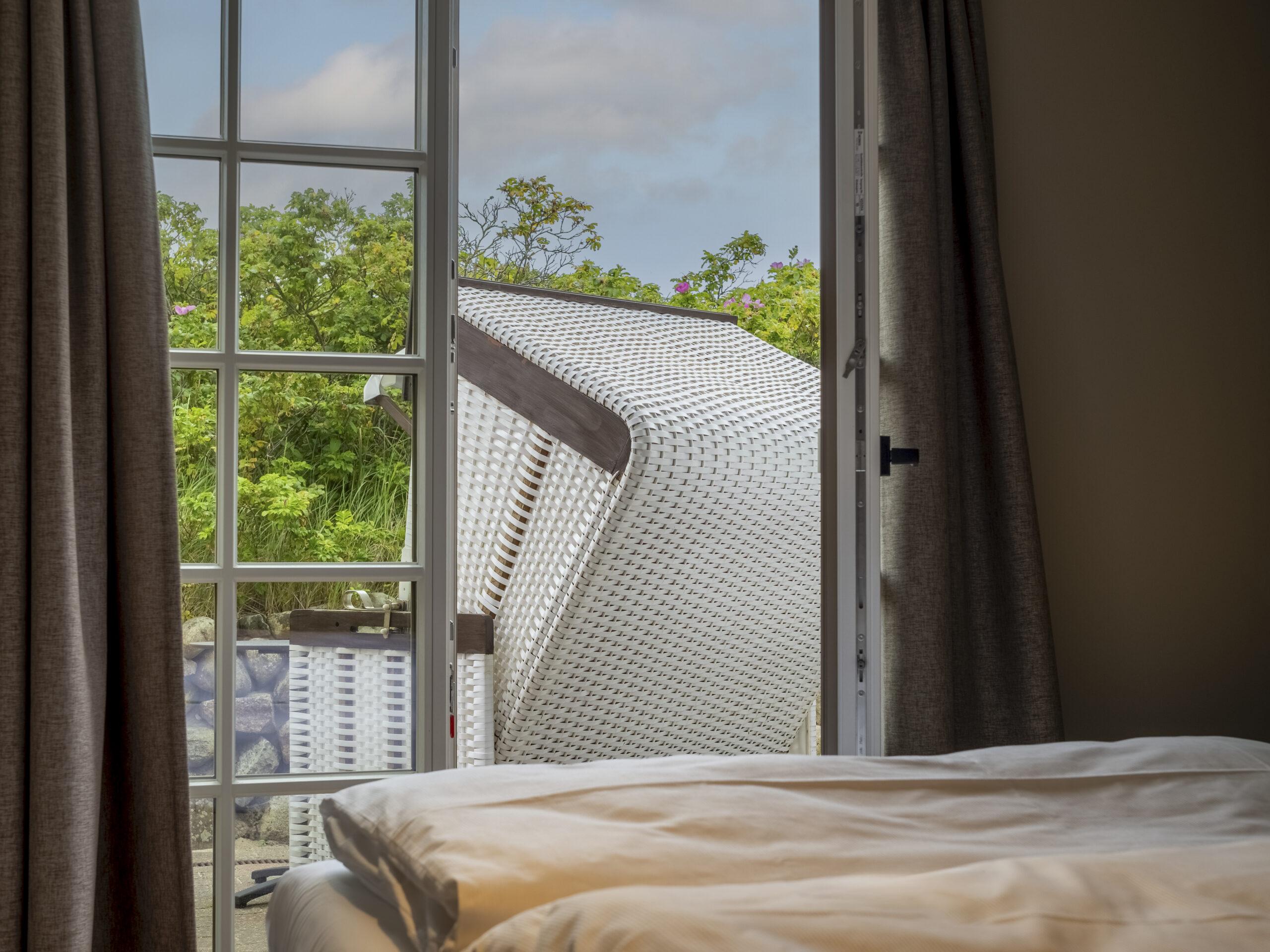 Bed with a view at the beach chair - Hotel Duene Residence 22
