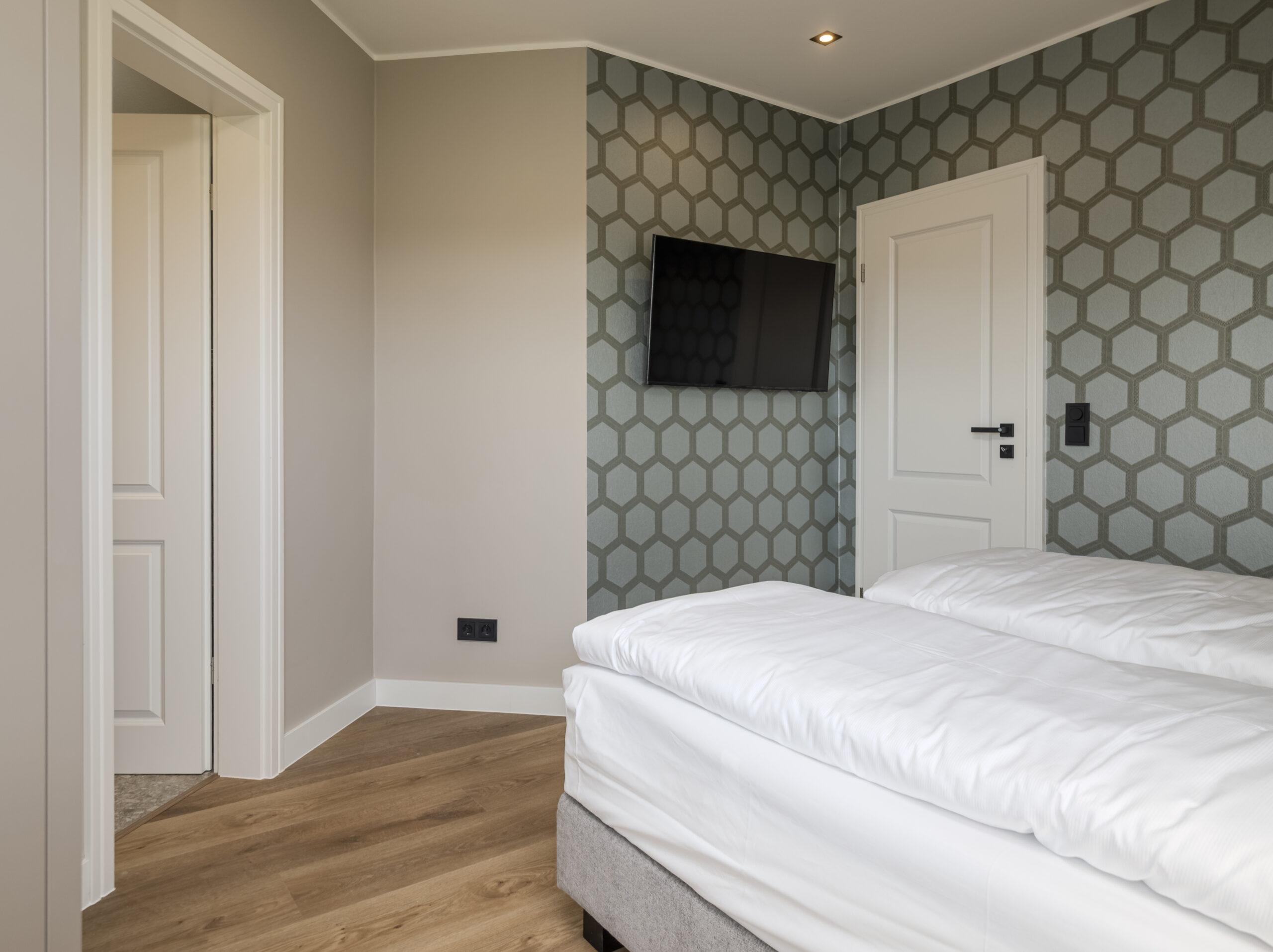 Schlafzimmer mit TV - Hotel Duene Residence 23
