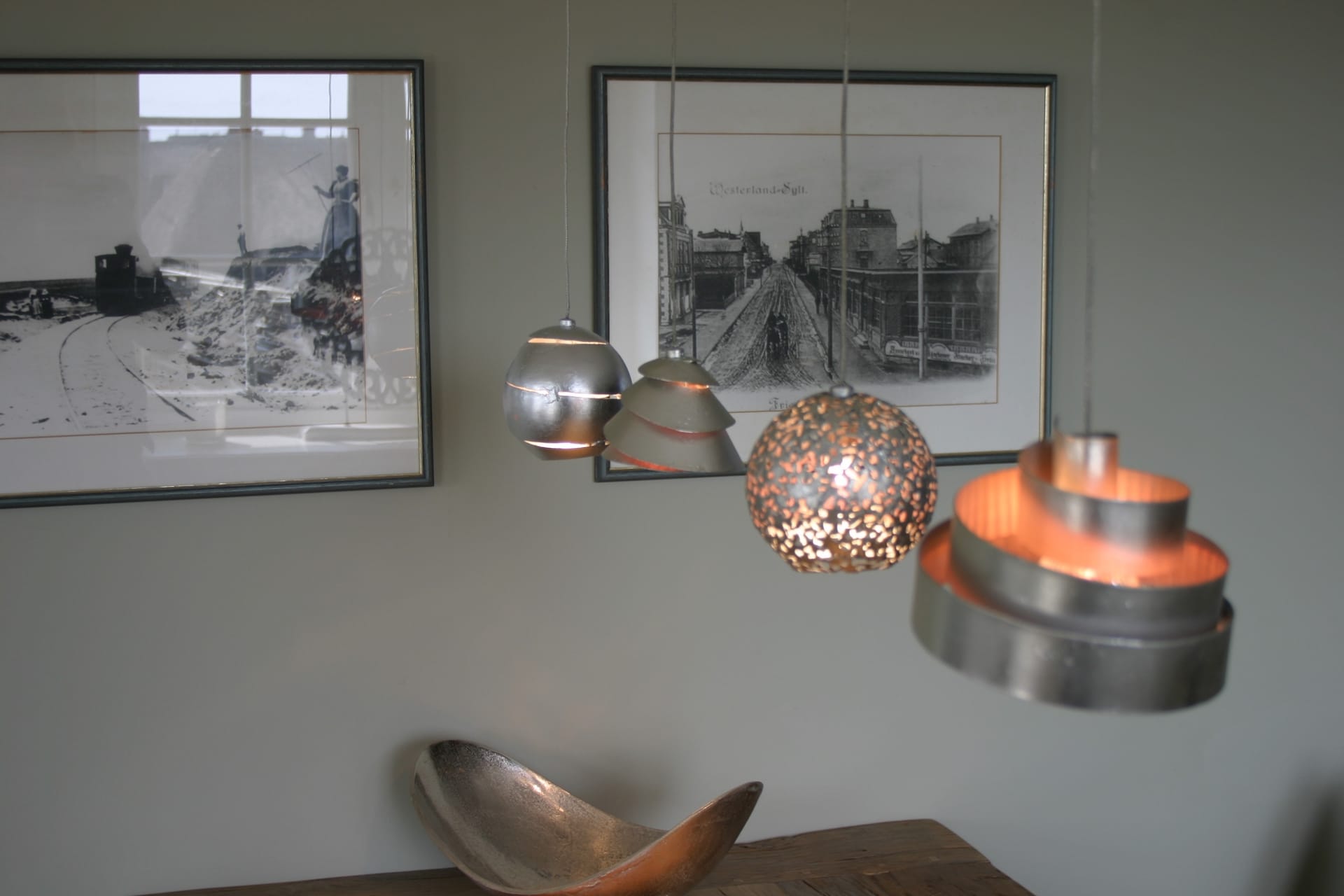 elegante dekoration und esstischlampe im appartement sylt sonnenhügel des hotel duene