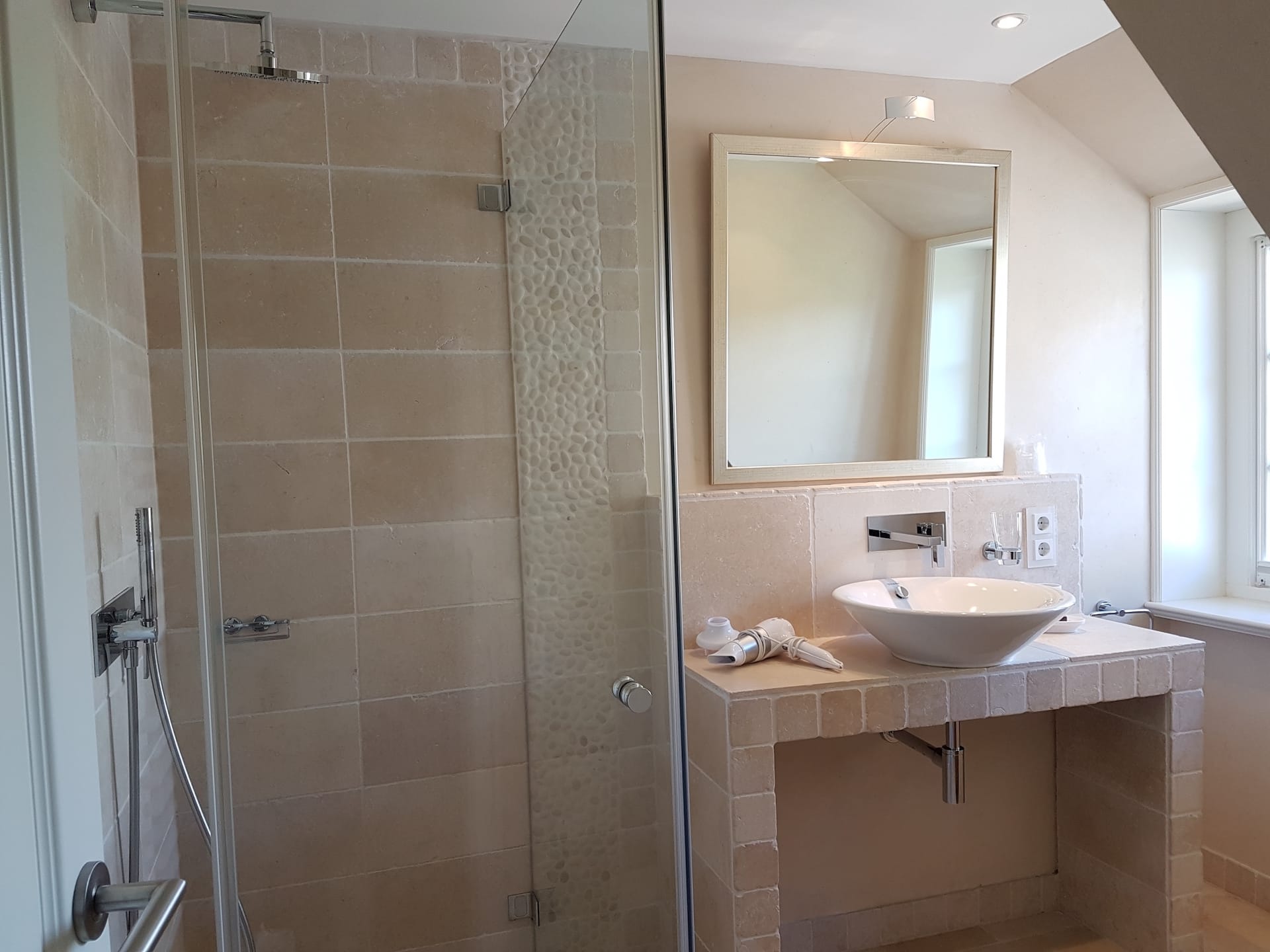 Badezimmer mit Dusche im Ferienhaus Hausteil Seaside 3 in Rantum auf Sylt