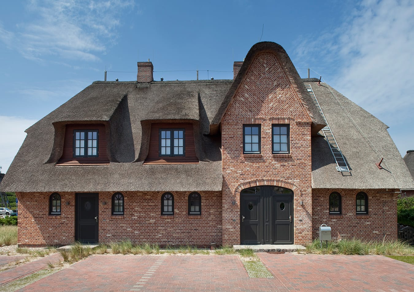 Bild Außenansicht der Ferienwohnung "Alte Post 4" vom Hotel Duene in Rantum auf Sylt