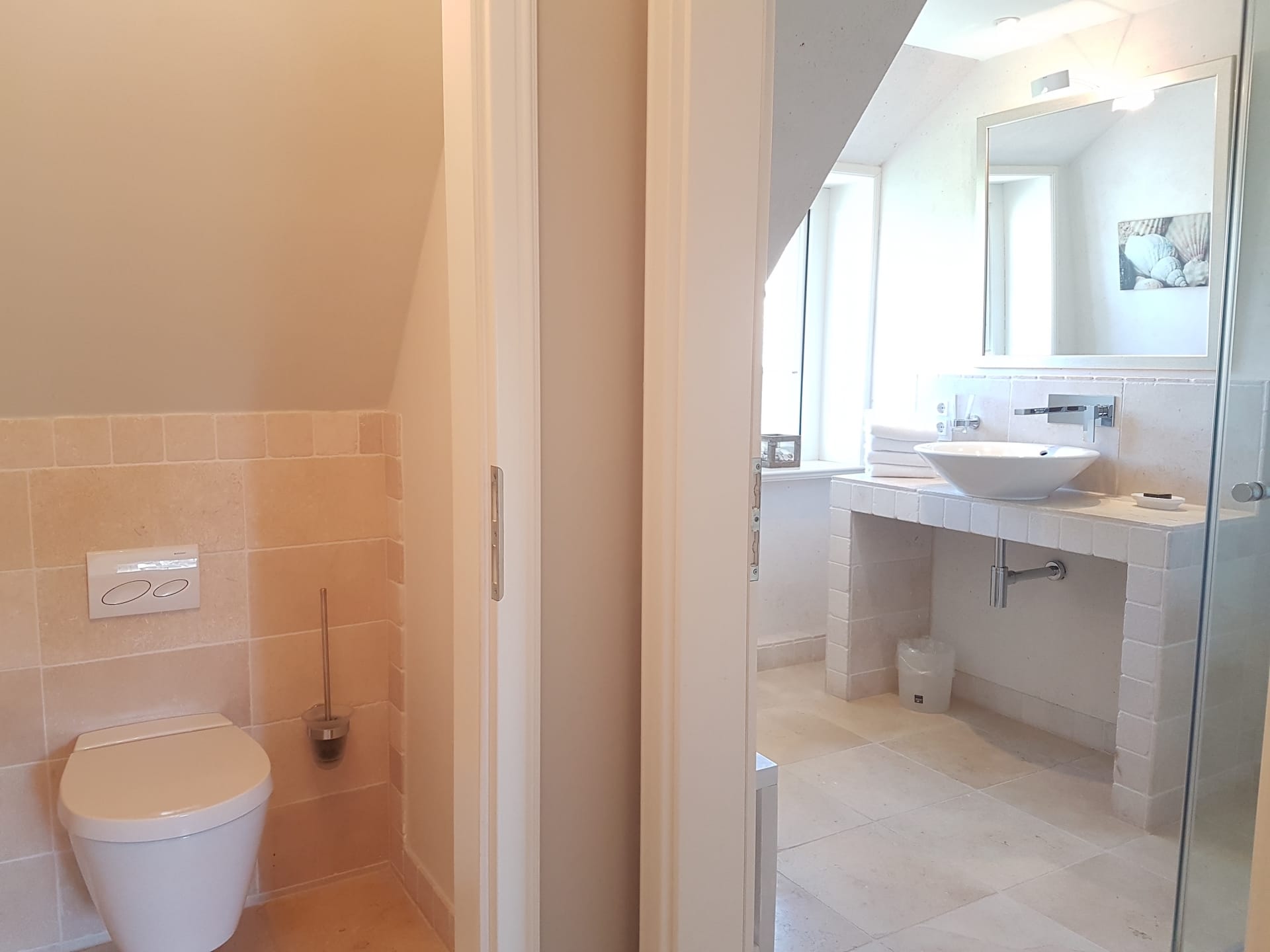 Badezimmer mit seperatem WC im Ferienhaus "Seaside II" in Rantum auf Sylt