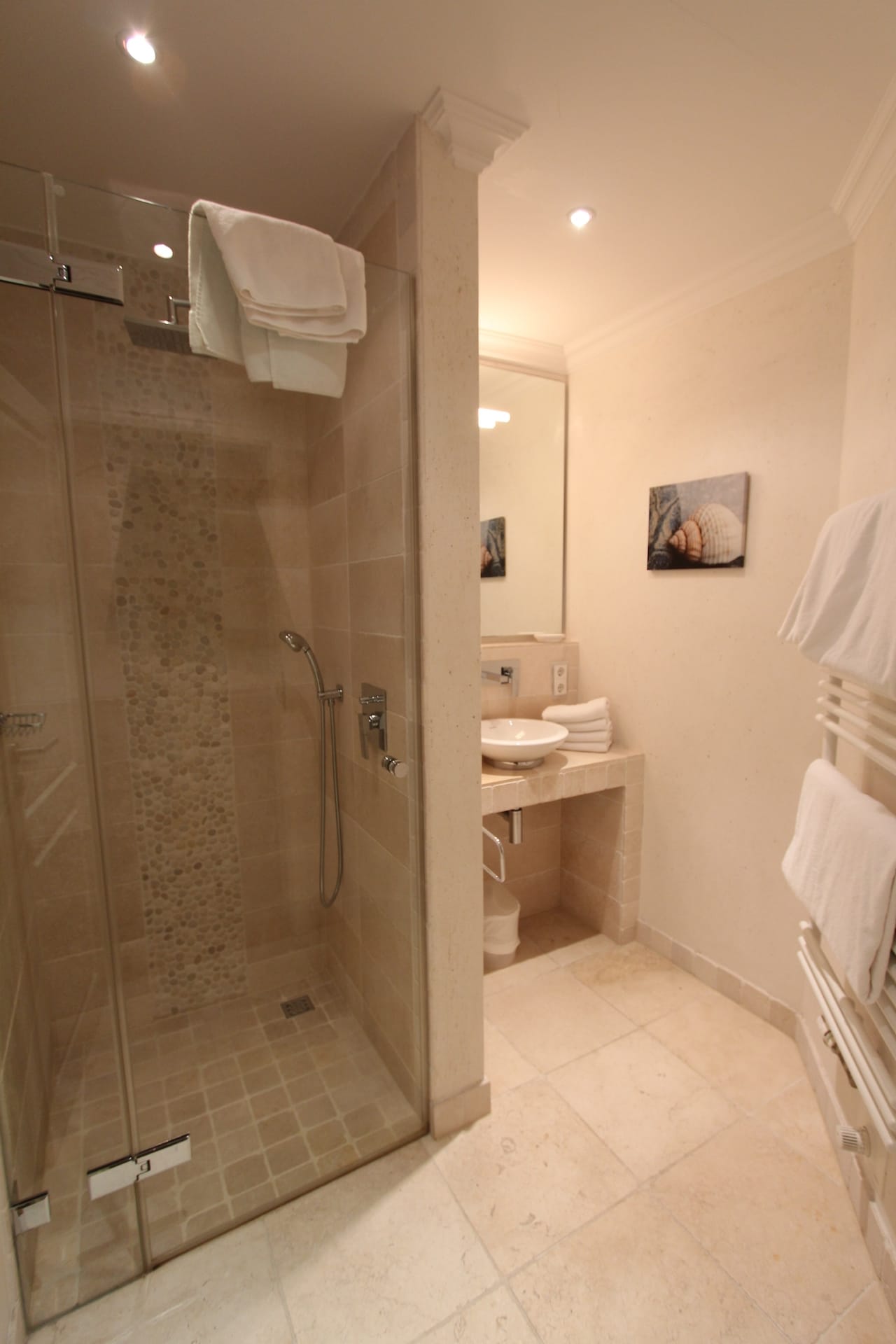 Badezimmer mit Dusche im Ferienhaus "Hausteil Seaside 2" in Rantum auf Sylt