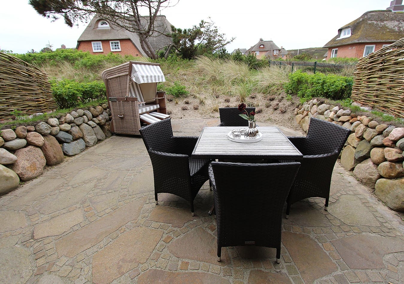 Bild Garten und Terrasse des Ferienhaus "Seaside II" vom Hotel Duene in Rantum