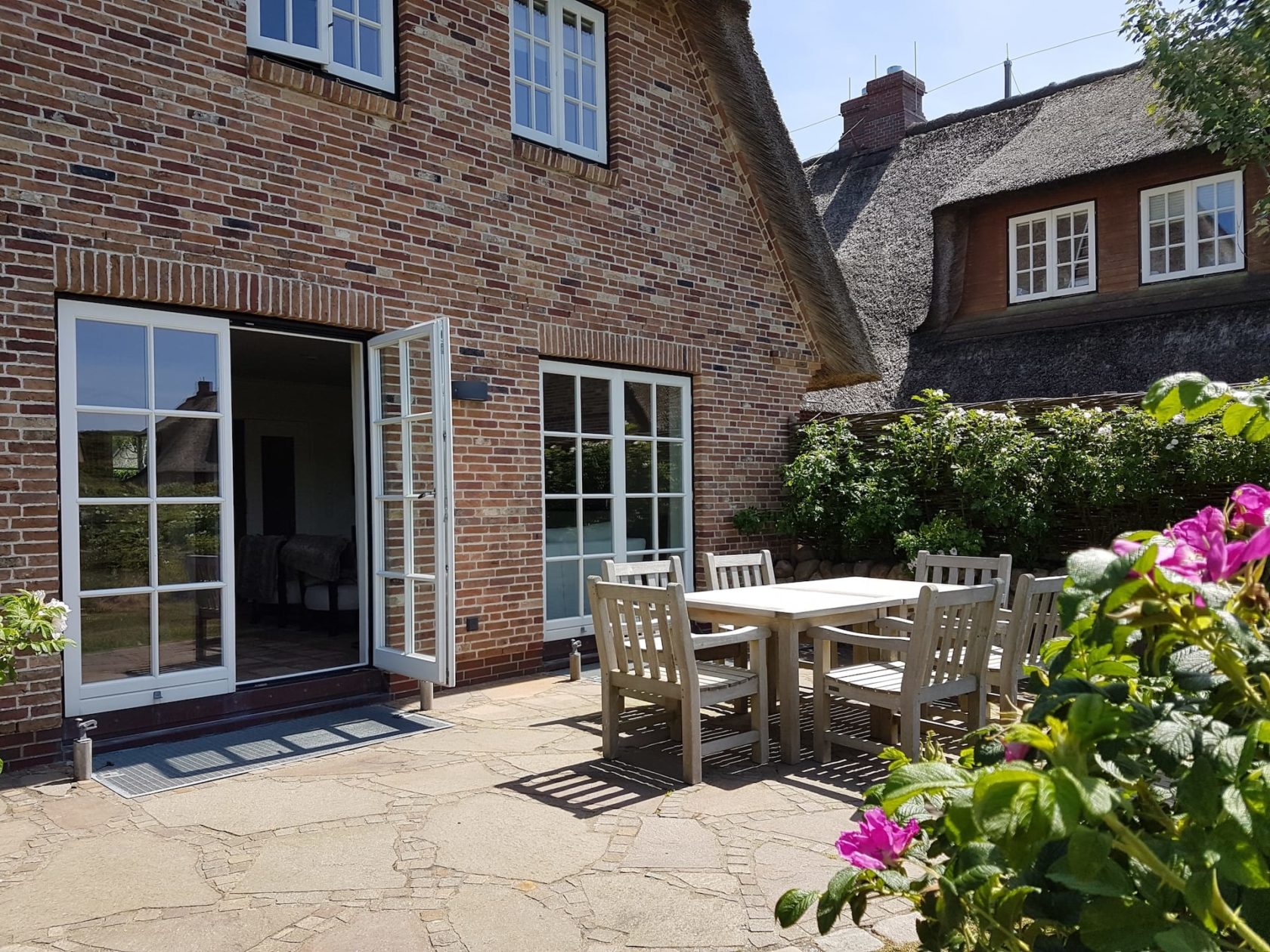 ferienhaus mit garten außenbereich des hausteil seaside 5 auf sylt