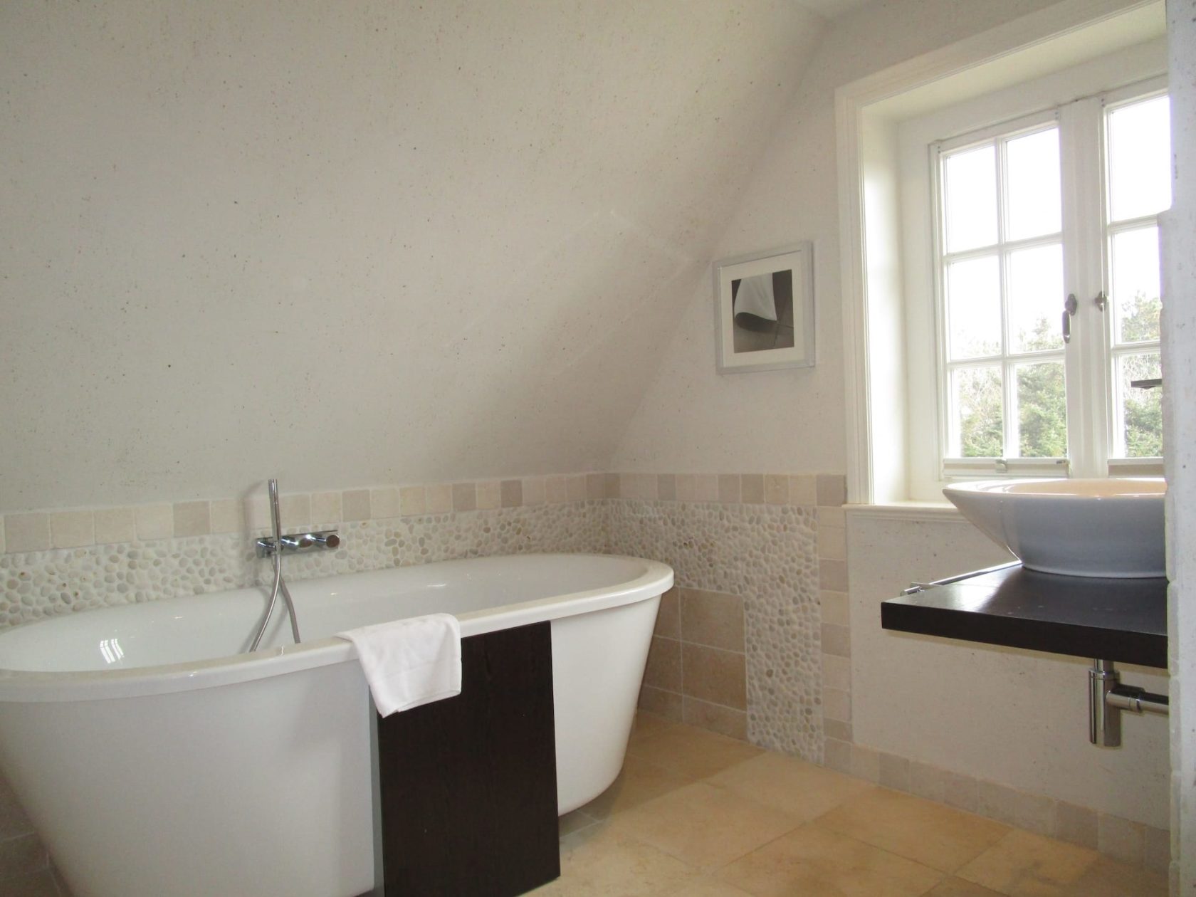Badezimmer mit Badewanne im Ferienhaus in Rantum Hausteil Seaside 5 auf Sylt