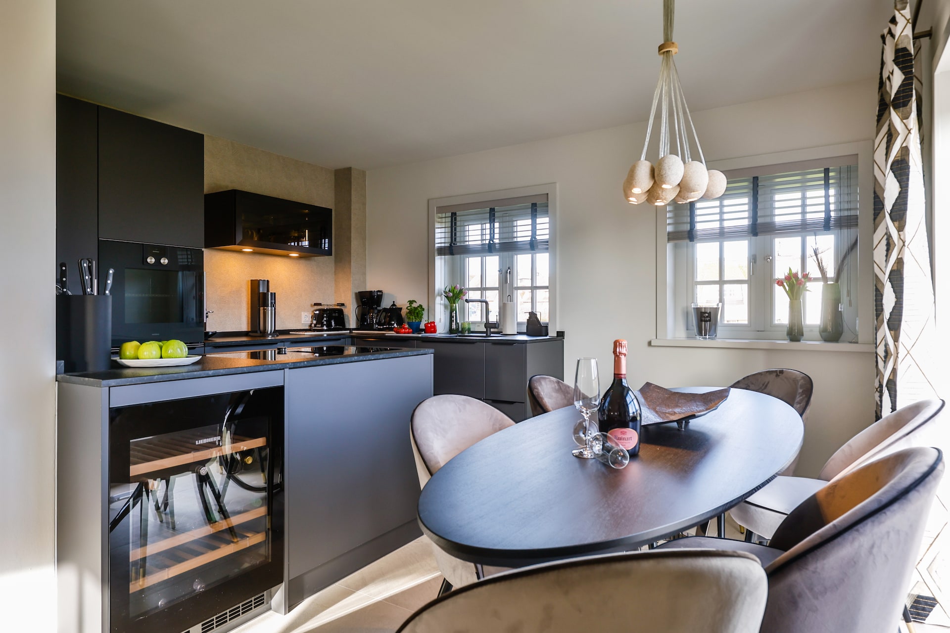 Offene Küche im Ferienhaus "Hus Aantje" für 6 Personen mit Sauna in Rantum auf Sylt