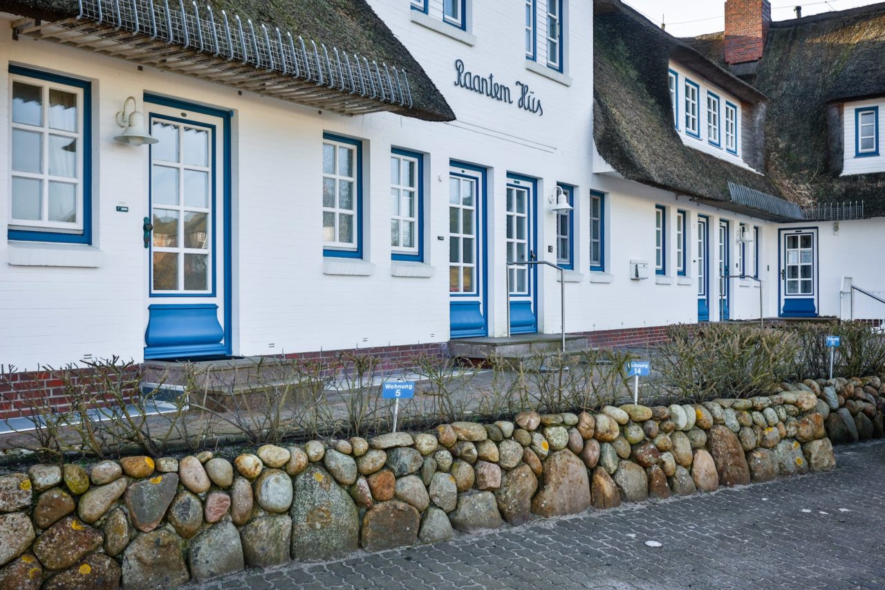 Aussenansicht der Ferienwohnung mit Wattblick "Syltsterne" im Reetdachhaus in Rantum auf Sylt