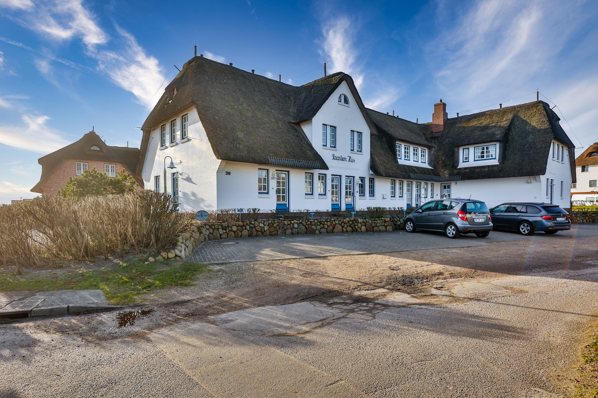 Reetdachhaus Aussenansicht der Ferienwohnung "Appartement Syltsterne" in Rantum auf Sylt