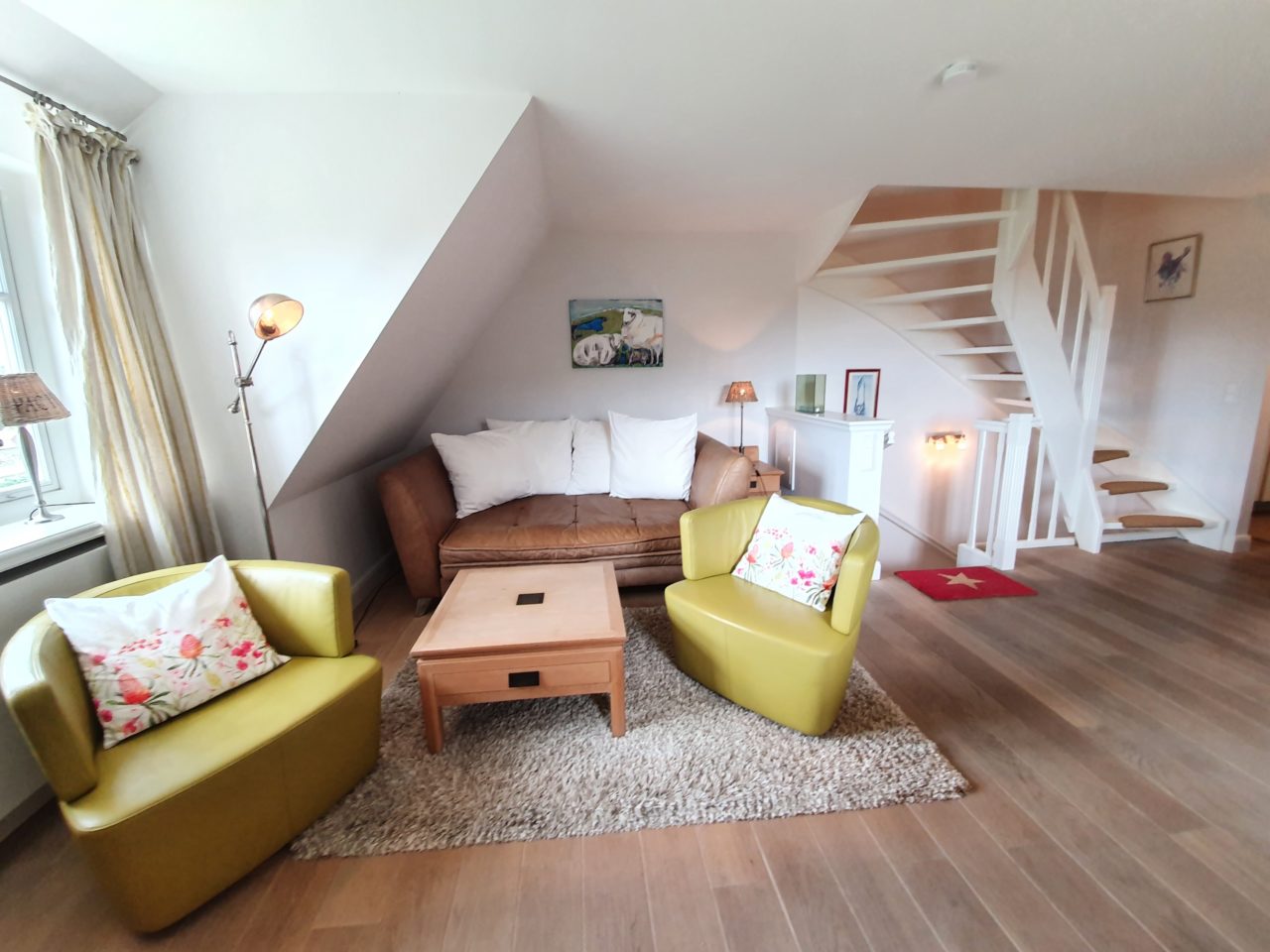 Landhaus Dünental 7 Wohnbereich mit Sofa und 2 Sesseln in Ferienwohnung Sylt Hotel Duene