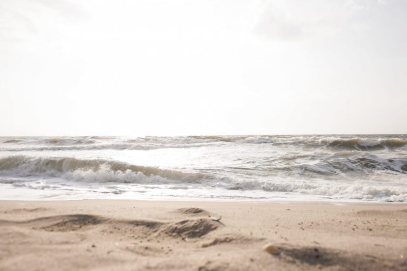 Nordsee Wellen und Strand in Rantum Haushälften Sylt mieten